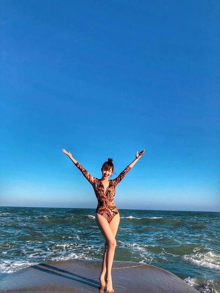 Dau xuan khoe anh goi cam: Dao Ba Loc hay Jun Vu chiem song?
