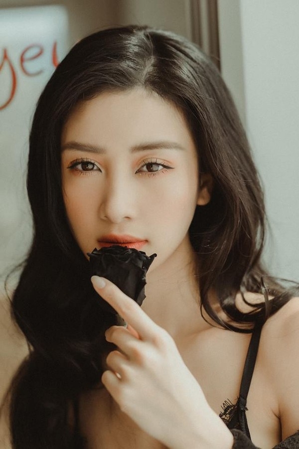 Dau xuan khoe anh goi cam: Dao Ba Loc hay Jun Vu chiem song?