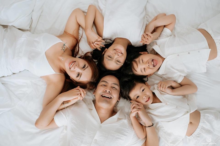 Điểm mặt những gia đình sao Việt đông con nhất