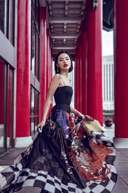 Diện lại chiếc váy thảm họa: Jun Vũ lộ thân hình trơ xương