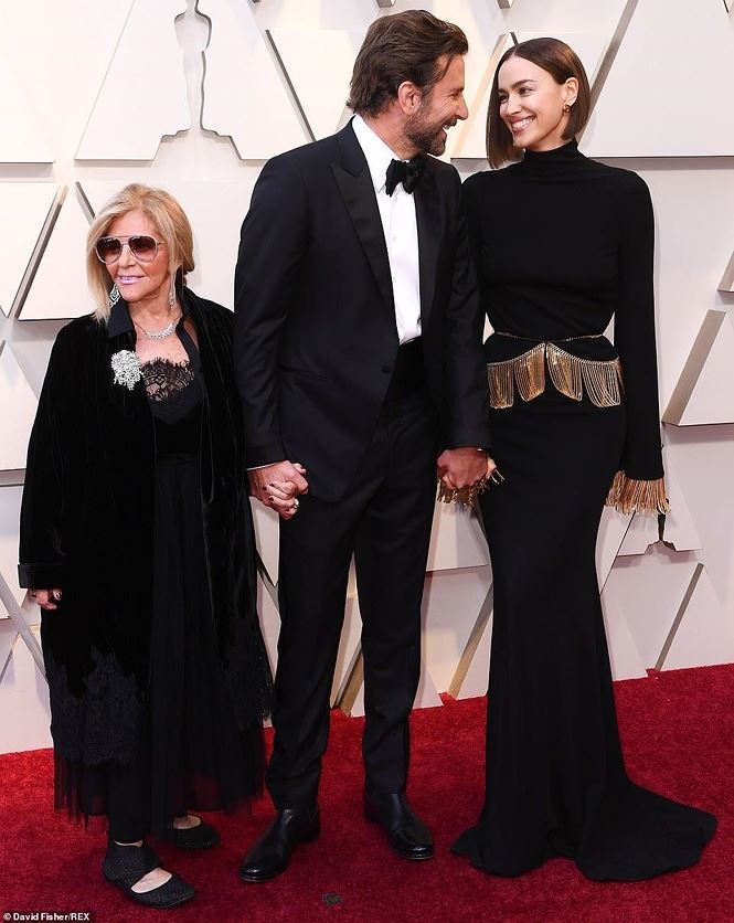Drama hậu Oscar: Pha giật chồng trước mặt hàng tỷ người của Lady Gaga?