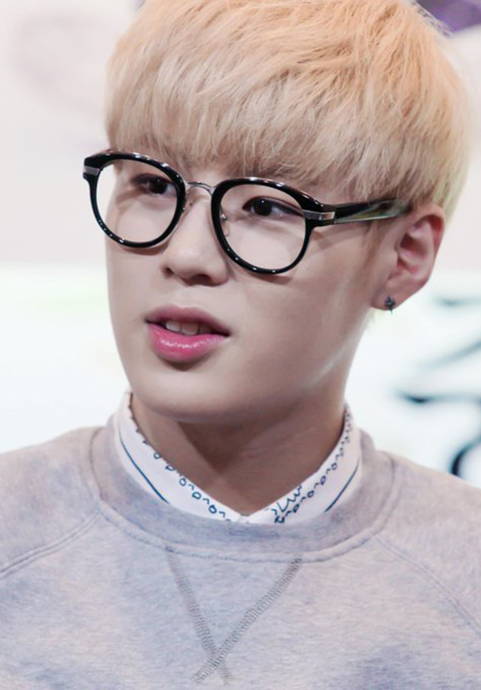 Dù bằng tuổi nhưng nhan sắc “một trời một vực” của những idol K-Pop