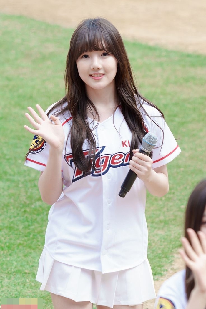 Dù bằng tuổi nhưng nhan sắc “một trời một vực” của những idol K-Pop