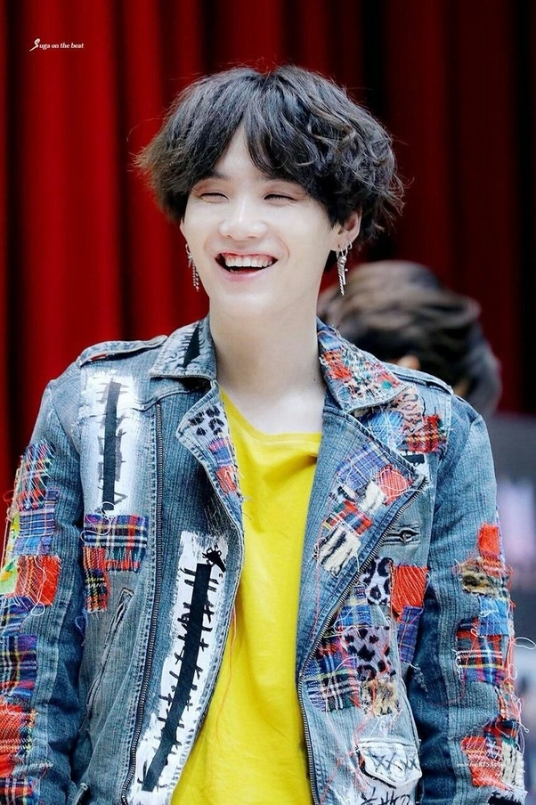 Dù bằng tuổi nhưng nhan sắc “một trời một vực” của những idol K-Pop