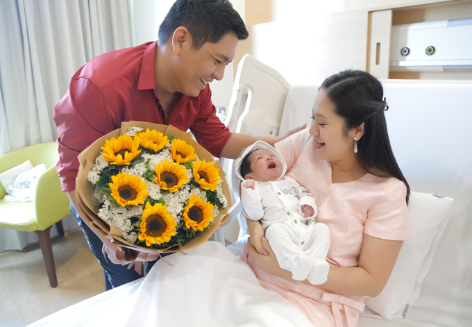 Duc Thinh don vo con xuat vien nhung bieu cam cu Tet moi la bat ngo