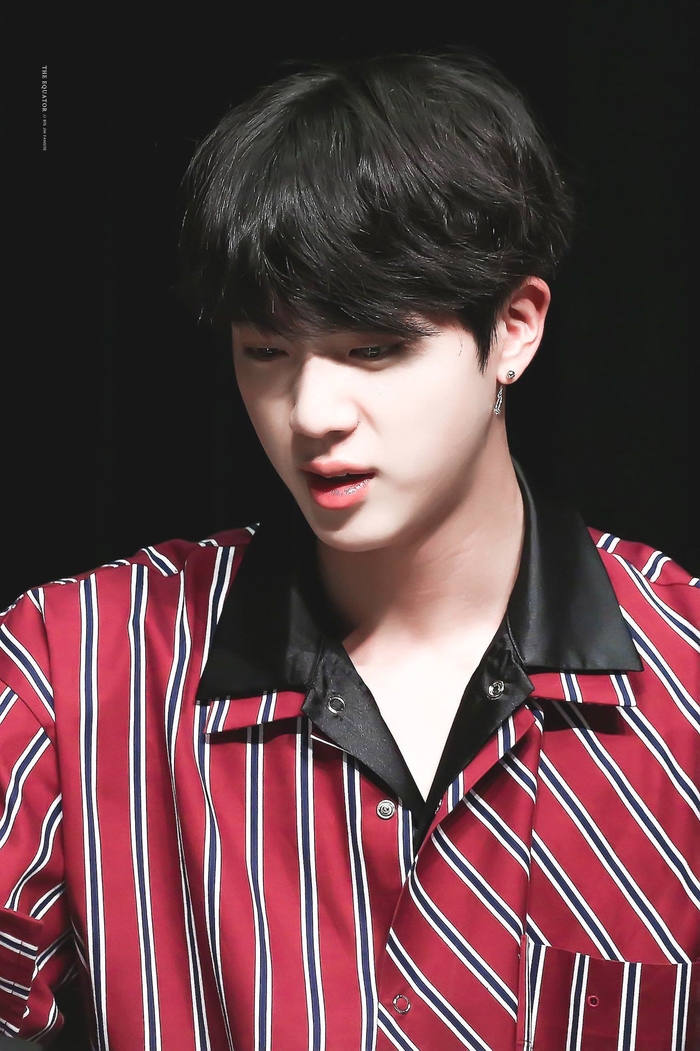 Được chọn làm visual nhưng idol Kpop vẫn bị lấn át nhan sắc