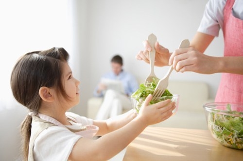 Ăn chay từ lúc lọt lòng mẹ, em bé vẫn khỏe mạnh, má hồng như trái đào