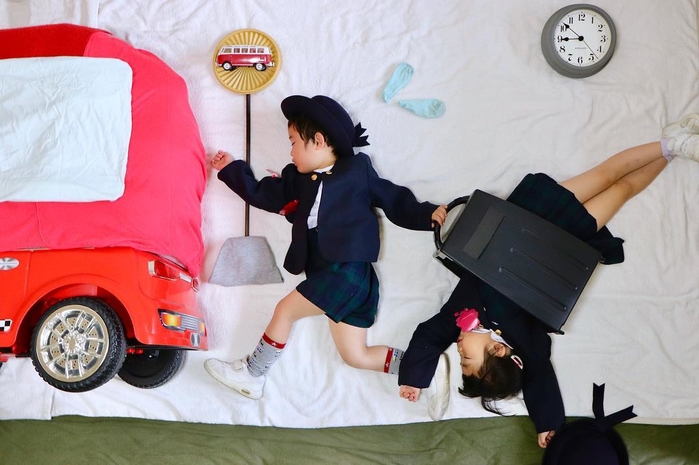Giấc ngủ của 2 con sinh đôi trở nên sống động qua tay mẹ người Nhật