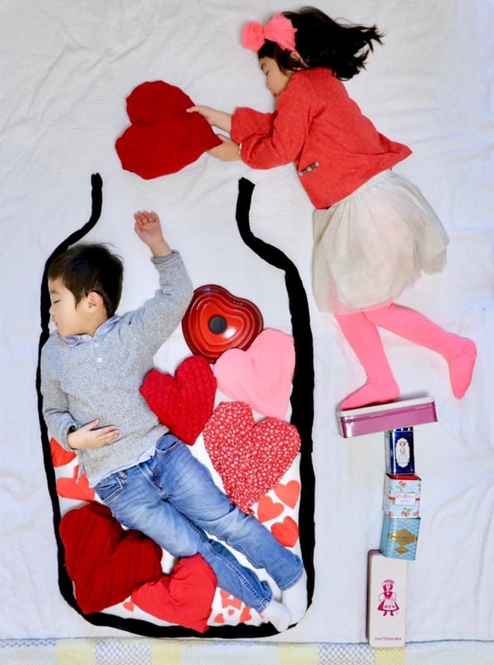Giấc ngủ của 2 con sinh đôi trở nên sống động qua tay mẹ người Nhật
