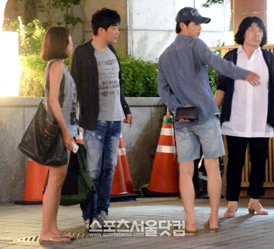 Giua scandal, song joong ki bi khui nhung moi quan he bi an voi ban khac gioi?