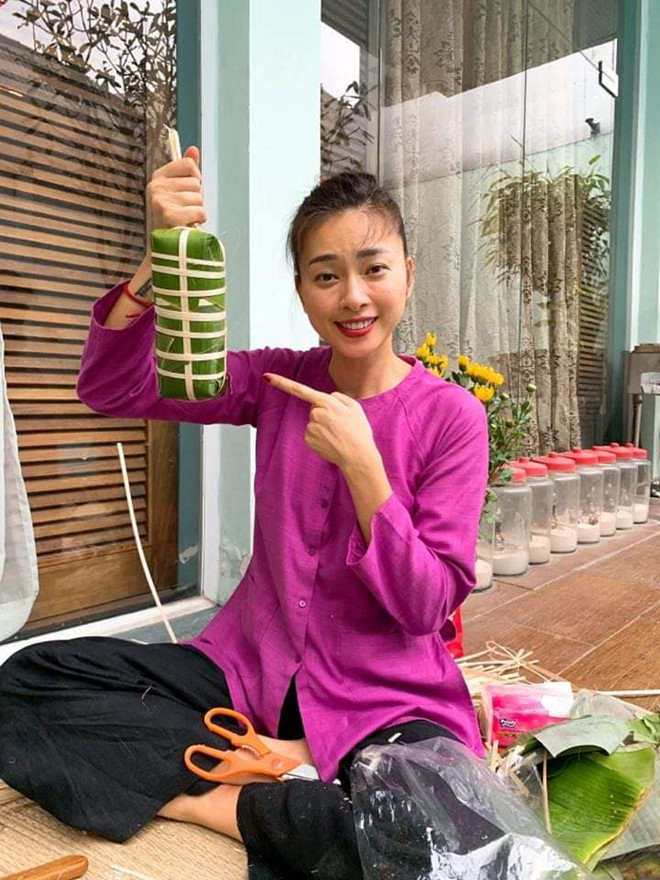 Hình ảnh đẹp: H'Hen Niê và loạt sao Việt tự tay gói bánh chưng