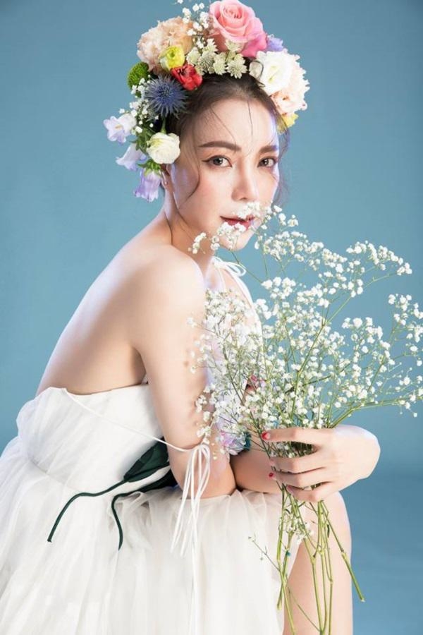 Hòa Minzy và loạt sao nữ khoe “chiến lợi phẩm” hàng hiệu từ bạn trai