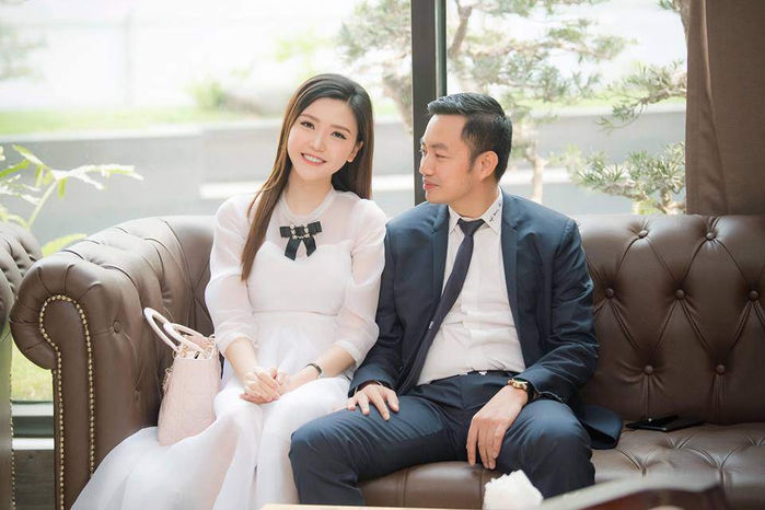 Khi nu hoang sac dep lay chong: Di xe 70 ty van tu tay rua xe, cham con