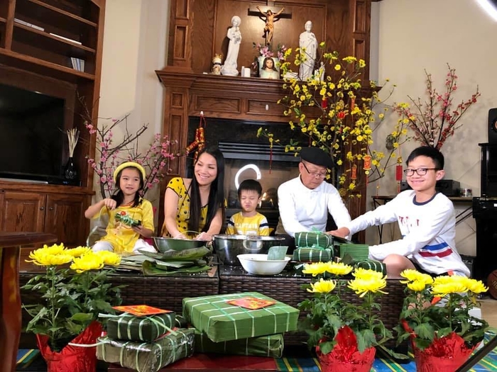 Khi sao don tet ơ troi Tay: Nguoi quay quan ben gia dinh, ke co don lang le