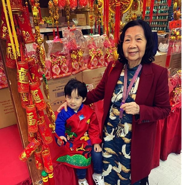 Khi sao don tet ơ troi Tay: Nguoi quay quan ben gia dinh, ke co don lang le