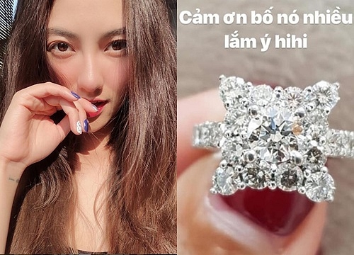 Nhung lan khoe nhan on ao của sao: Nguoi dan mat dong nghiep, ke bi nghi do gia?