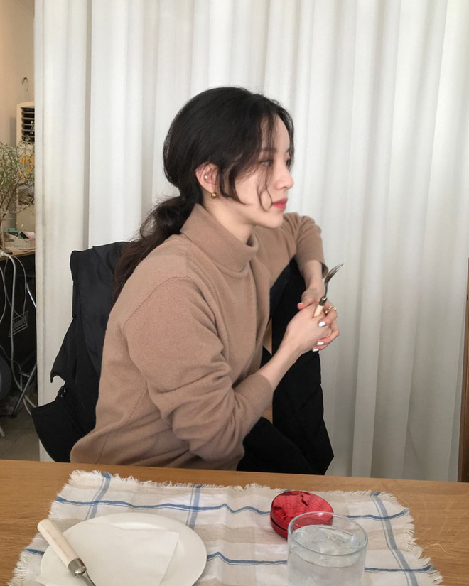 Kiểu tóc buộc thấp đơn giản giúp nàng sành điệu không cần đồ hiệu