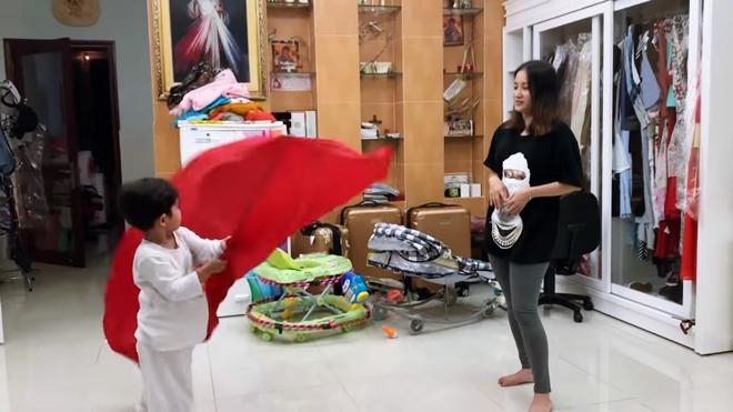 Kubi làm “thầy giáo đáng yêu nhất hệ mặt trời” dạy mẹ Khánh Thi