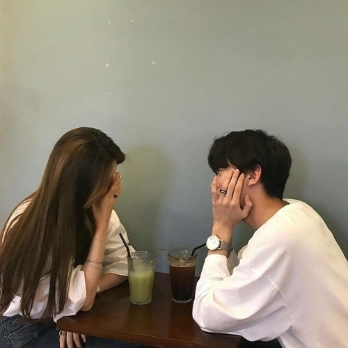 Làm bạn với người yêu cũ: Áo đã rách thì giữ lại để làm gì?