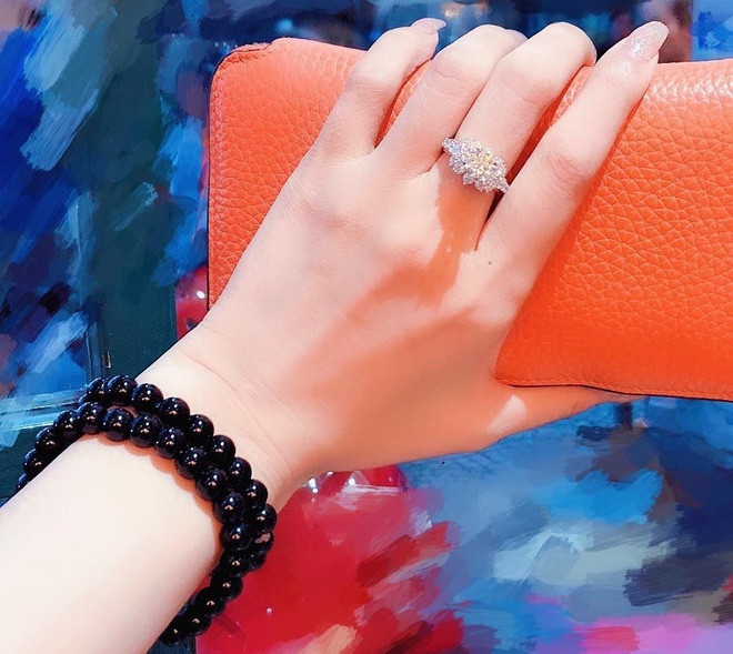 Lâm Vinh Hải tặng quà tiền tỷ cho Linh Chi