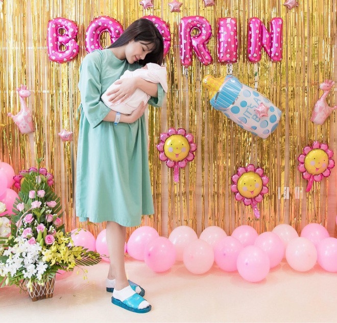 Lần đầu lộ diện của các nhóc tỳ nhà sao Việt nổi tiếng