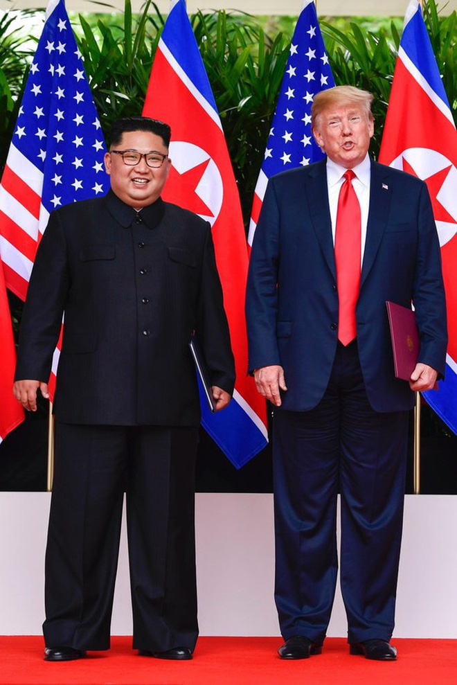 Lí do Chủ tịch Kim Jong Un chỉ để một kiểu tóc và một bộ trang phục