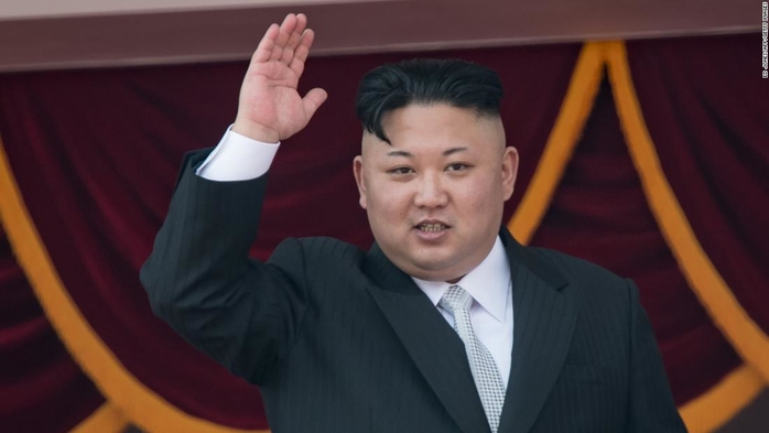 Lí do Chủ tịch Kim Jong Un chỉ để một kiểu tóc và một bộ trang phục