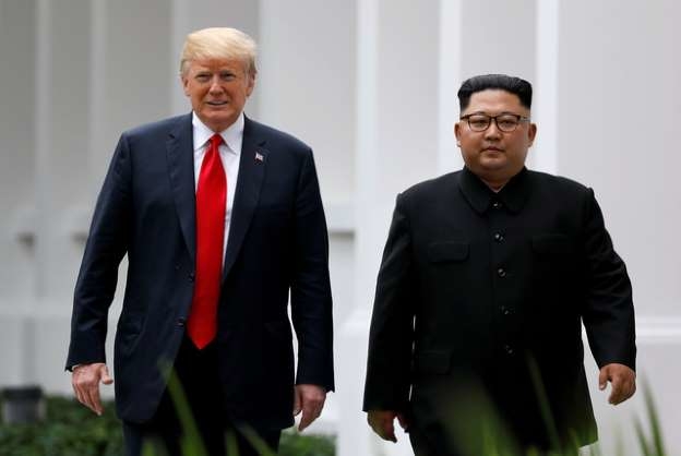 Lí do Chủ tịch Kim Jong Un chỉ để một kiểu tóc và một bộ trang phục