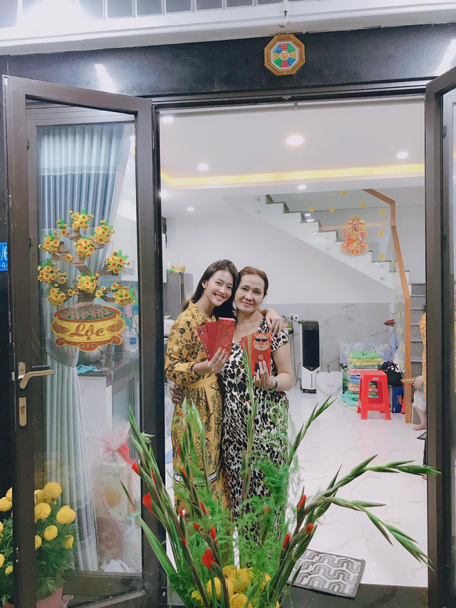 Loạt ảnh sao Việt háo hức khoe lì xì trong ngày đầu năm mới Kỷ Hợi