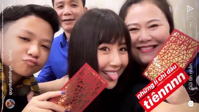 Loạt ảnh sao Việt háo hức khoe lì xì trong ngày đầu năm mới Kỷ Hợi