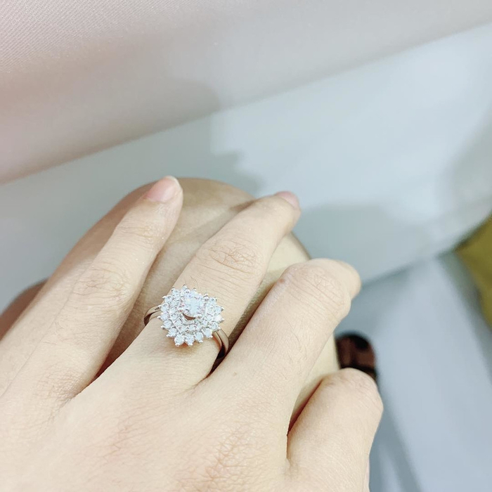 Loạt mỹ nhân Việt khoe nhẫn kim cương khủng từ nửa kia