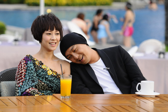 Mặc người ta chia ly ầm ầm, những cặp đôi Hoa ngữ này vẫn bên nhau