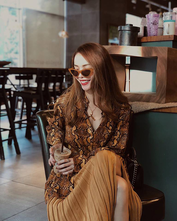 Mặc người ta váy vóc điệu đà, loạt sao nữ Vbiz này lại thả dáng sơmi