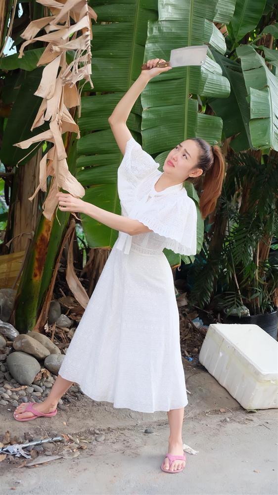 Minh Hằng và dàn sao Việt tự tay gói bánh chưng, bánh tét