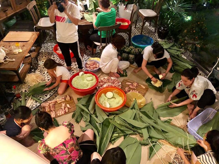 Minh Hằng và dàn sao Việt tự tay gói bánh chưng, bánh tét