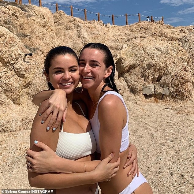Mới chớm thoát kiếp FA, Selena Gomez đã bất ngờ trở lại với nhan sắc