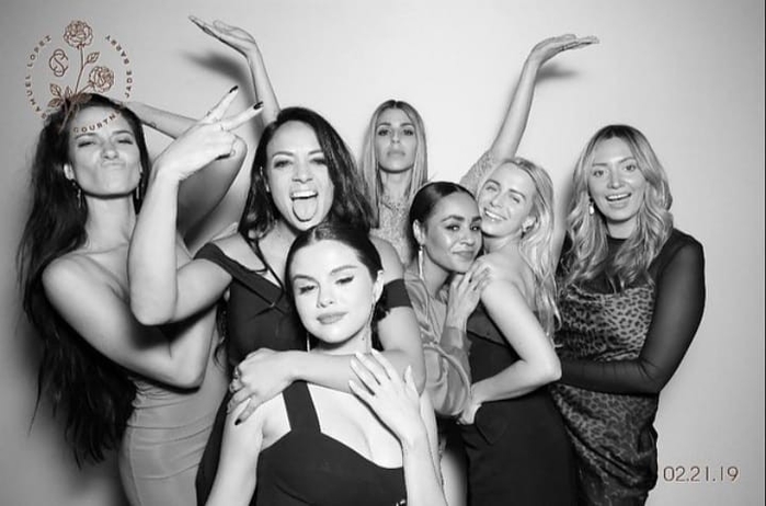 Mới chớm thoát kiếp FA, Selena Gomez đã bất ngờ trở lại với nhan sắc