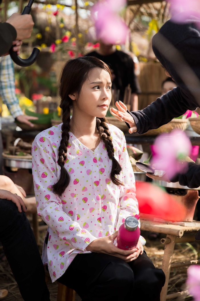 Mỹ nhân Việt ngoài đời diện toàn hàng hiệu, lên phim lại tàn hết chỗ