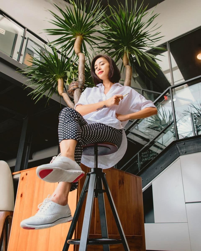 Mỹ nhân Việt ngoài đời diện toàn hàng hiệu, lên phim lại tàn hết chỗ