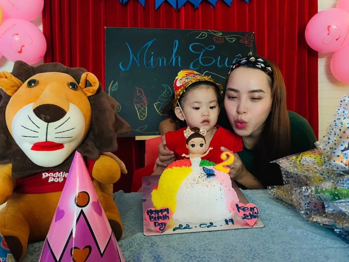 Nam Em tăng cân mất kiểm soát, Hồ Quang Hiếu chụp ảnh giúp Bảo Anh