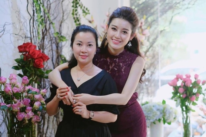 Chang kem canh con cai, ba me cac ngoi sao Vbiz cung co ngoai hinh hon nguoi