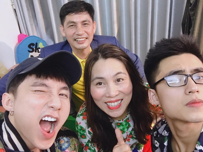 Chang kem canh con cai, ba me cac ngoi sao Vbiz cung co ngoai hinh hon nguoi