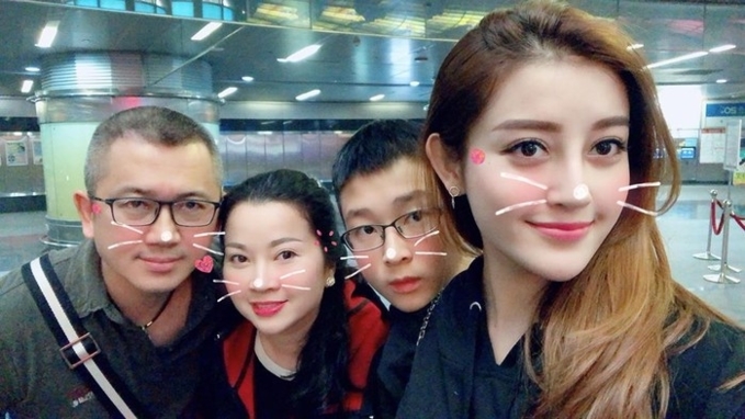 Chang kem canh con cai, ba me cac ngoi sao Vbiz cung co ngoai hinh hon nguoi