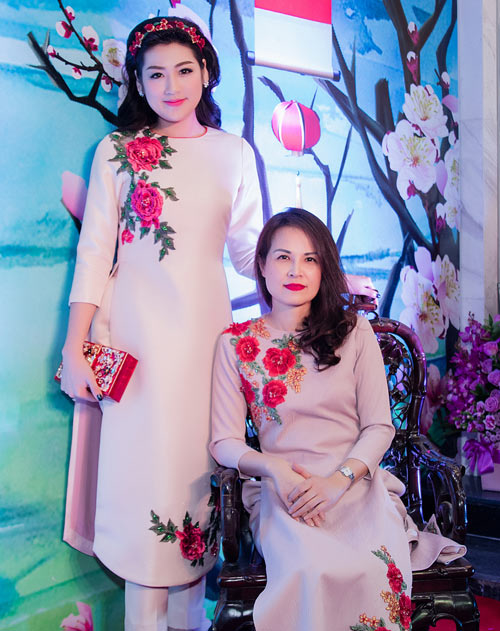 Chang kem canh con cai, ba me cac ngoi sao Vbiz cung co ngoai hinh hon nguoi