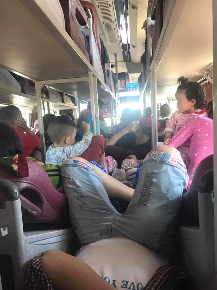 Nguoi dan un un roi Ha Noi, Ho Chi Minh ve que an tet: Pho phuong vang hoe