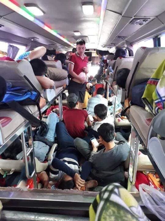 Nguoi dan un un roi Ha Noi, Ho Chi Minh ve que an tet: Pho phuong vang hoe