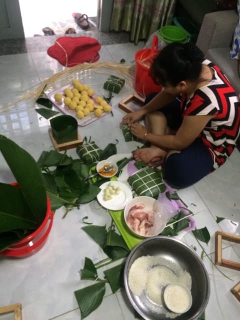 Người Sài Gòn trắng đêm “canh” nồi bánh chưng, bánh tét