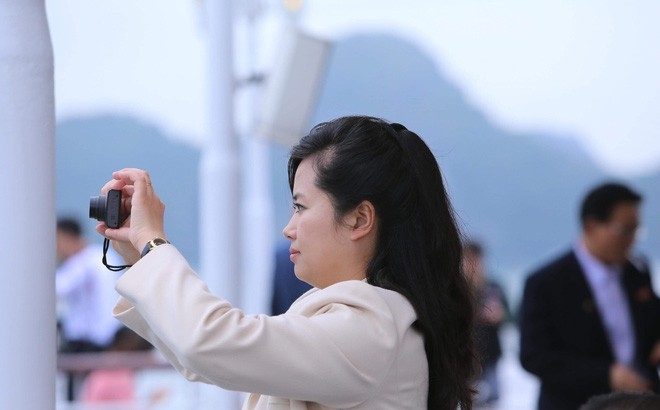 Nhan sắc nữ ca sĩ quyền lực tháp tùng Chủ tịch Kim Jong-un đến Hà Nội