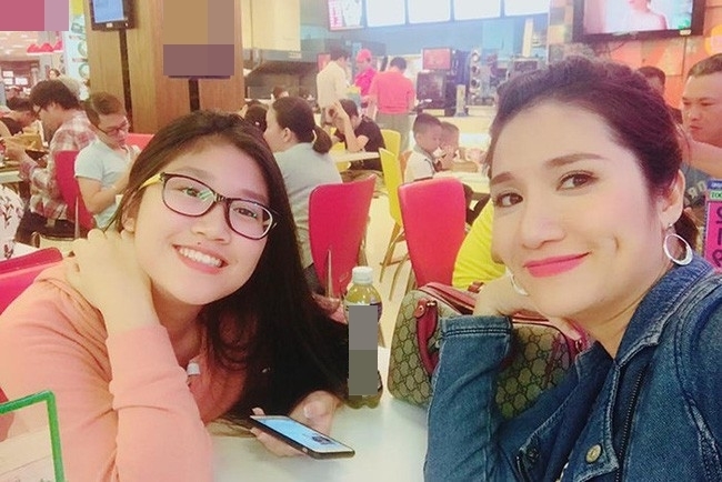 Những bà mẹ giấu con giỏi nhất showbiz Việt