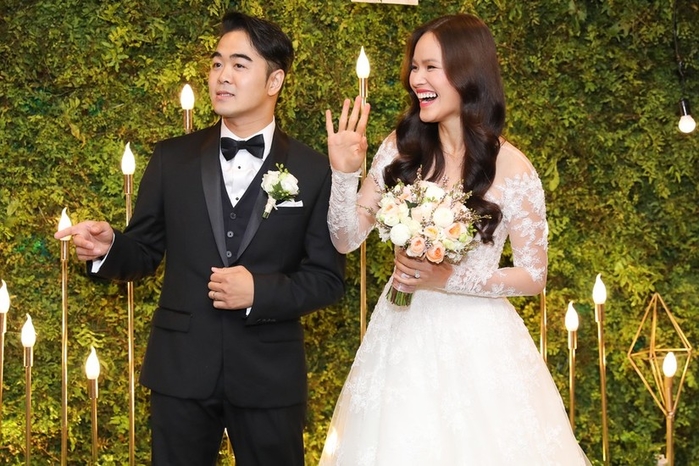Những cặp vợ chồng son của showbiz Việt cùng đón Valentine đầu tiên
